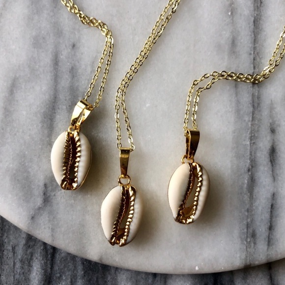 14kt Gold Cowrie Shell Necklace Boho - Picture 6 of 7